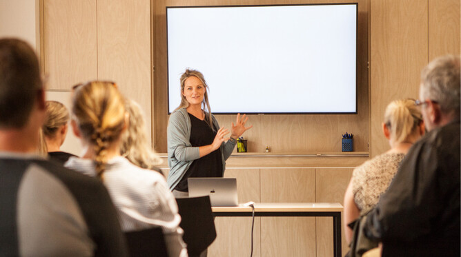 Photo of Kendyl Haultain speaking at a seminar about social media